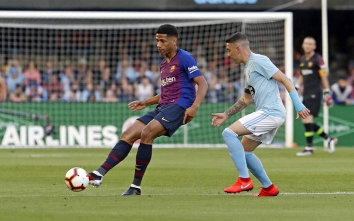 El Barcelona sufrió otra baja en el partido. Jean-Clair Todibo no puede seguir y se retiró del terreno de juego por lesión.