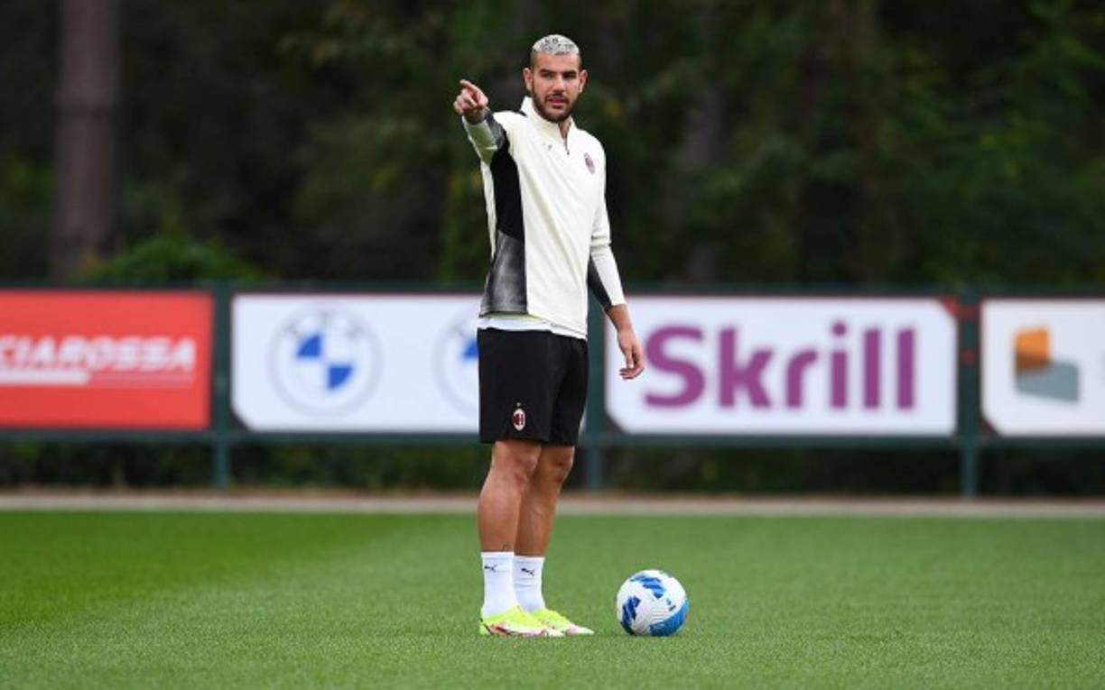 El AC Milán ha dicho 'no' a la propuesta del PSG para fichar a Theo Hernández. De esta manera el lateral francés seguirá en el cuadro rossonero. Fot Twitter Theo Hernández.