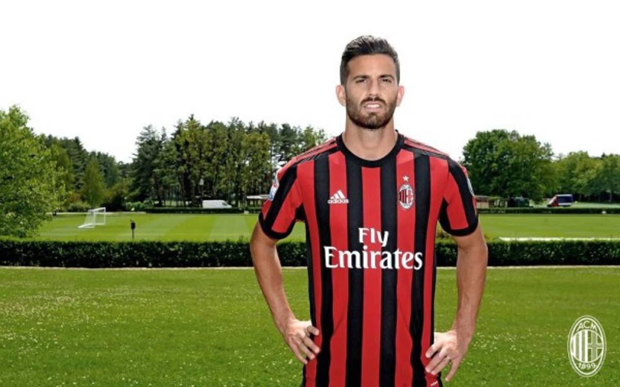 Mateo Musacchio, proveniente del Villarreal, de España, se convirtió hoy en flamante refuerzo del AC Milan.