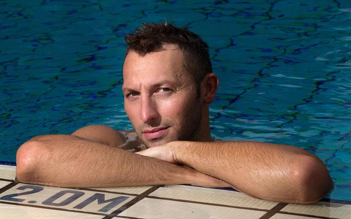 Ian Thorpe - El australiano, leyenda de la natación mundial con sus 5 medallas de oro olímpicas y sus 11 títulos de campeón mundial, reveló que era homosexual en una emotiva entrevista en julio de 2014, acabando con años de especulaciones sobre la sexualidad del nadador.