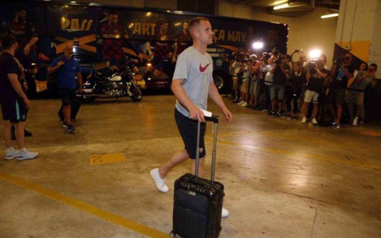 Marc André Ter Stegen, portero titular del Barcelona también fue asediado por miles de aficionados.