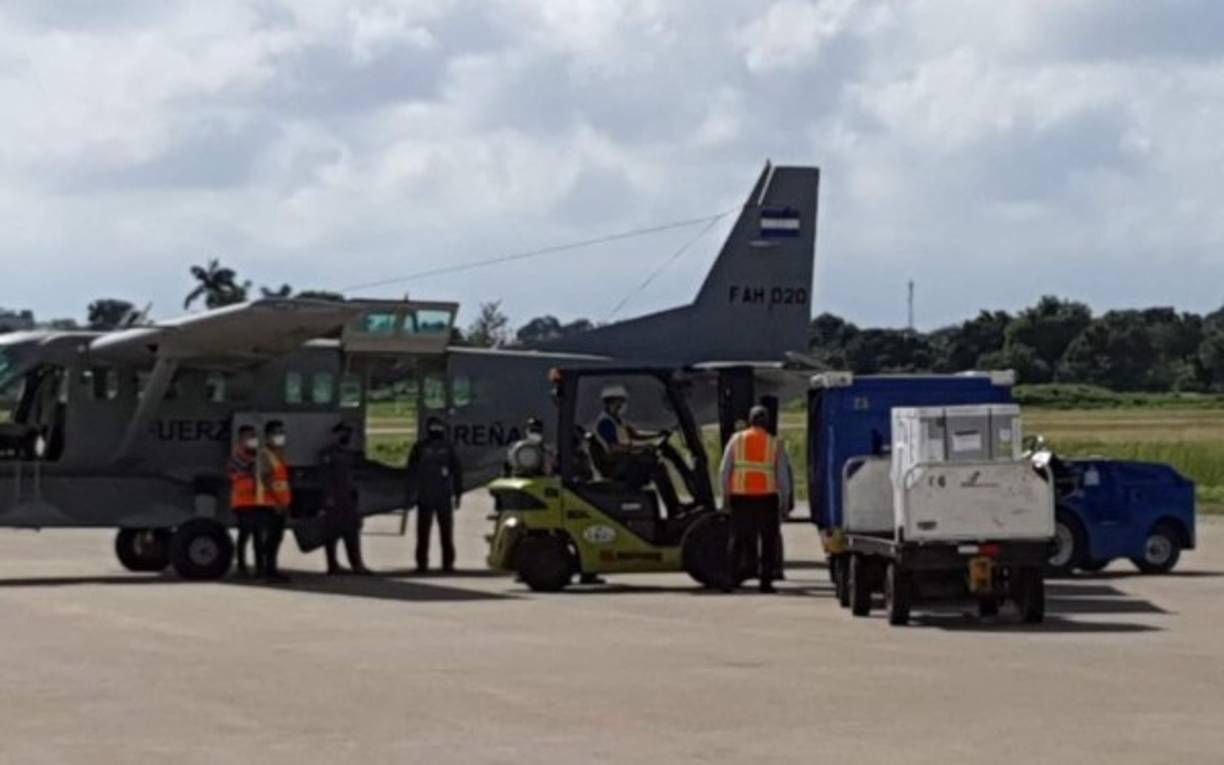El presidente hondureño agradeció a las Naciones Unidas y la comunidad internacional que han hecho posible el acceso a las primeras vacunas bajo el mecanismo Covax y recordó que 'hace un año, como país comenzamos a librar esta batalla contra un enemigo invisible y microscópico pero mortal', y que desde enero de 2020 se había 'comenzado a tomar las primeras previsiones'.