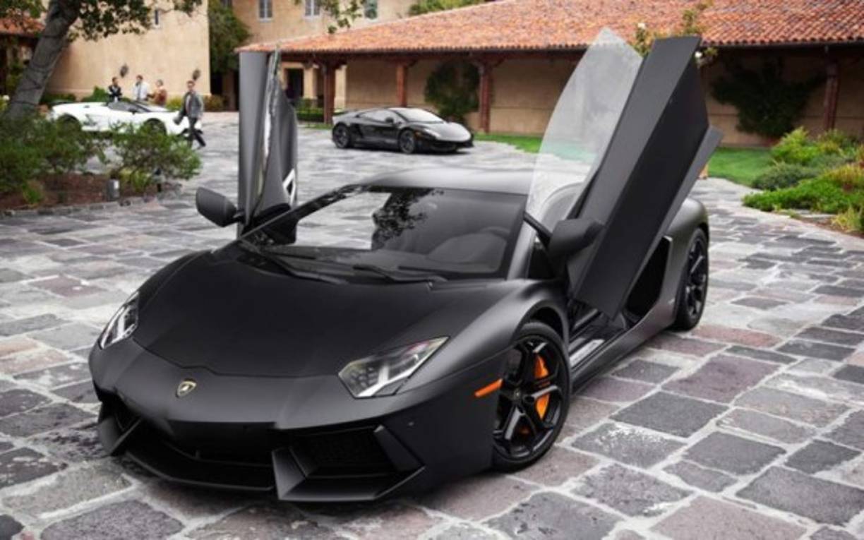 Lamborghini Aventador LP 700-4 - 318 mil dólares.