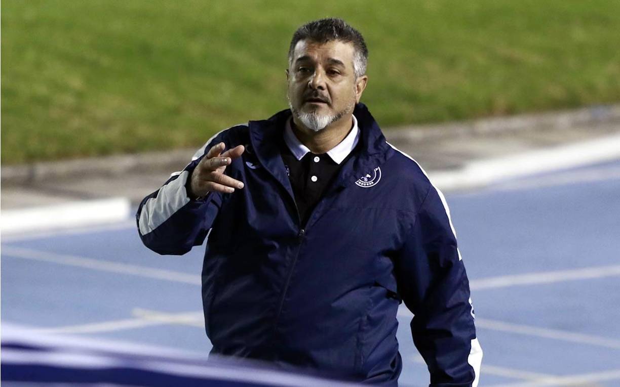 Diego Vázquez ha confirmado a Diario Diez que buscará un fichaje más. “Seguramente vamos a traer un volante derecho, si bien tenemos gente que se pueden adaptar a esa posición pero con pie cambiado. Lo más probable es que sea extranjero el que venga. Ya está bastante avanzado”, dijo el entrenador del Motagua.