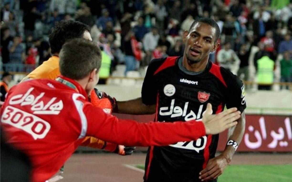 El delantero hondureño Jerry Bengtson, que juega en el Zob Ahan FC de Irán, tiene ofertas de uno de los equipos grandes de ese país. En enero podría cambiar de club.