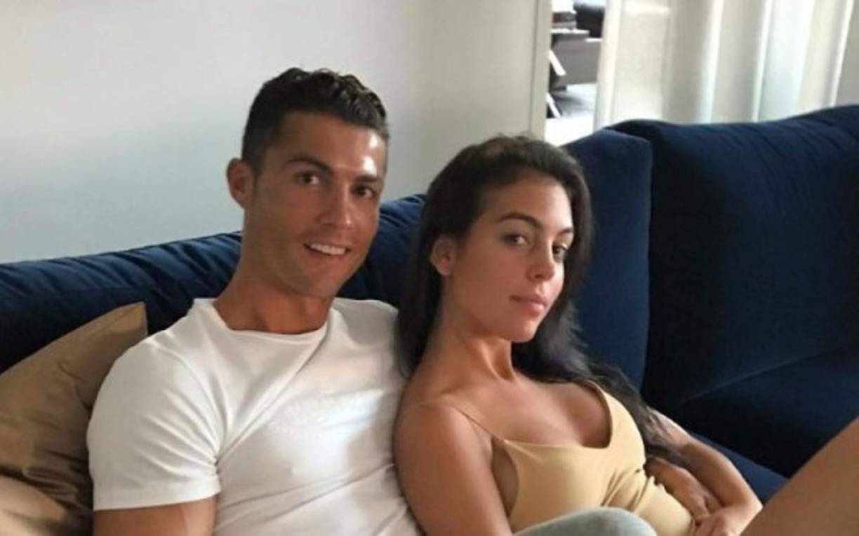 Desde Portugal apuntan que el motivo de la ausencia de la modelo y novia de CR7 se debe a que la chica sufre un herpes labial “de grandes dimensiones y contagioso”.