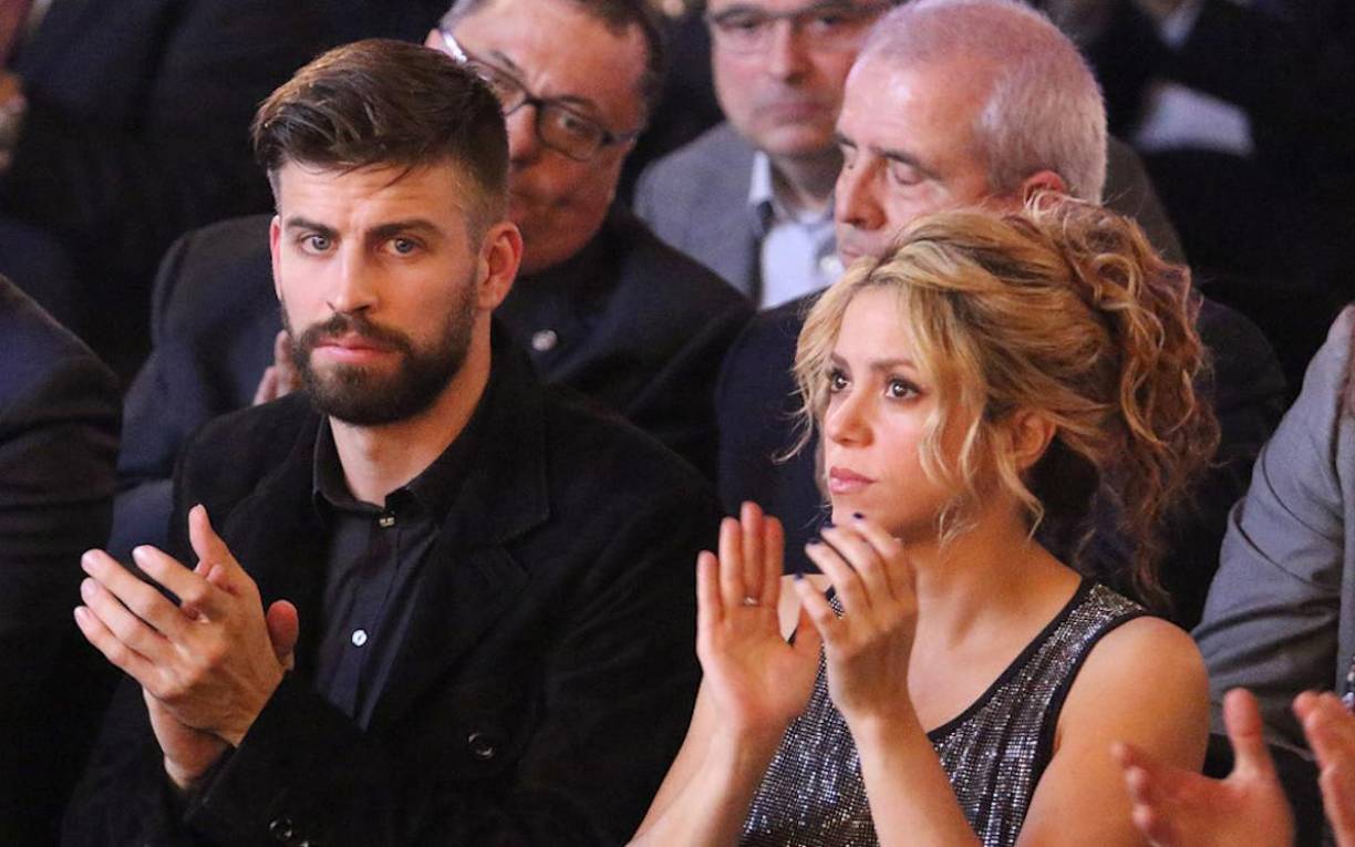 Desde hacía varias semanas se había especulado con una posible separación de la pareja, aunque las alarmas no sonaron con fuerza hasta que las periodistas Laura Fa y Lorena Váquez hicieron público en su podcast ‘Mamarazzis‘ de El Periódico de Catalunya que Piqué presuntamente le habría sido infiel a Shakira.