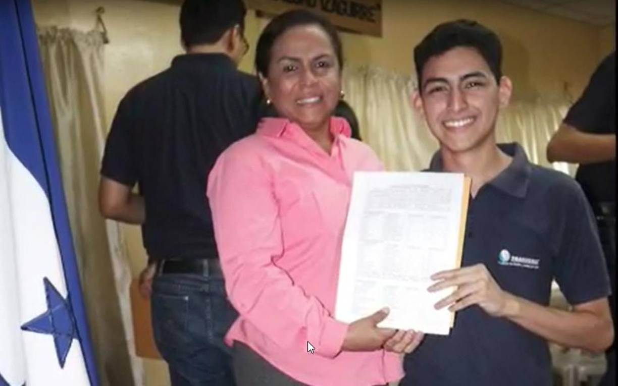 La Policía ubicó y detuvo a la conductora a quien identificaron como Ana Edith Merino Rivas, abogada de profesión. 