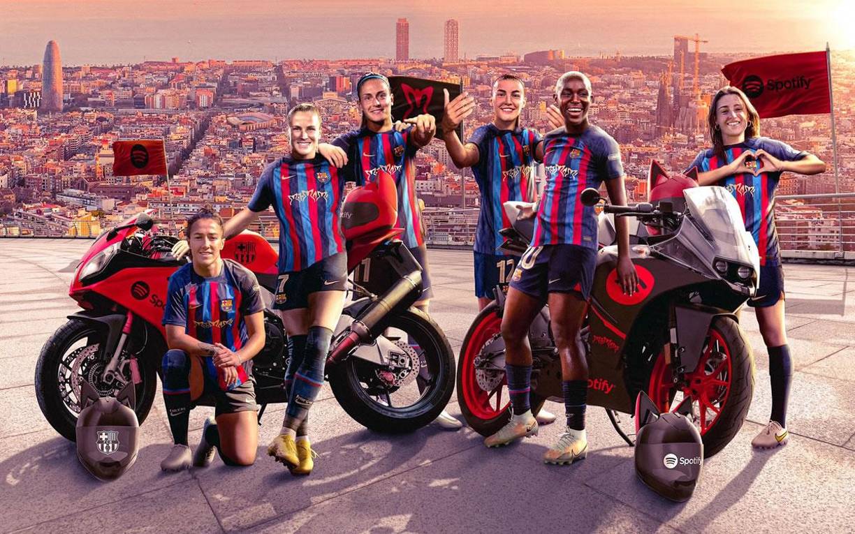 Marc Hazan, vicepresidente de partnerships de Spotify, anunció que “es un honor ceder nuestro espacio en la camiseta del Barcelona para celebrar a Rosalía, la artista española más escuchada en Spotify en 2022. Es una oportunidad para continuar la celebración de nuestra asociación única con el FC Barcelona y seguir uniendo los mundos del fútbol y la música”.