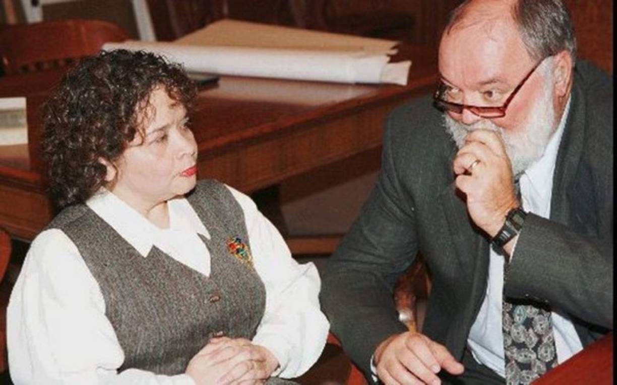 Saldívar fue acusada de asesinato y sentenciada a prisión de por vida, con derecho a libertad condicional, pero para eso falta un tiempo, ya que recién en 2025 esta mujer podría acceder a este beneficio.<br/>