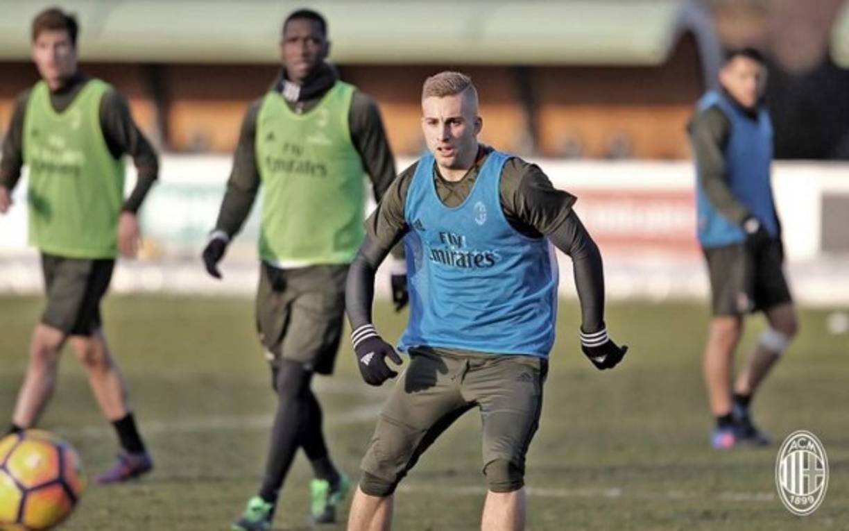 El delantero español Deulofeu ya entrena con el AC Milan, anteriormente estuvo en el Everton y Barcelona.