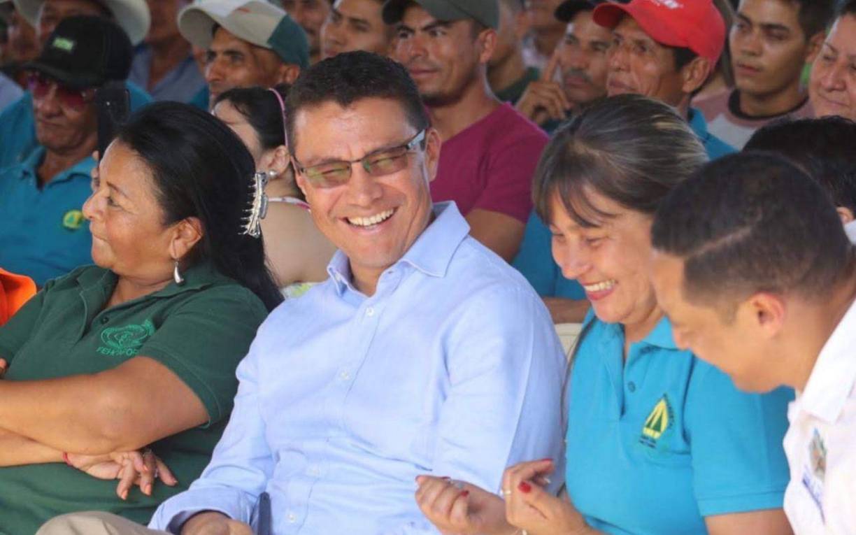 ”El Ministerio Público y la jueza del Poder Judicial han aplicado un proceso administrativo y judicial diferenciado y discriminatorio.Se han admitido pruebas y dictámenes en el último minuto del juicio a favor del Ministerio Público sin haber dado acceso previo a la audiencia del juicio a mi defensa, violentando con ello el derecho al debido proceso, el derecho a una defensa oportuna y efectiva y el derecho a proponer prueba. En la misma línea, la jueza descalifica el 100% de las pruebas presentadas para mi defensa bajo argumentos como que el informe pericial de mi defensa carece de metodologías que no describe ni exige la ley o reglamento alguno para estos juicios. También se ha obstaculizado mi derecho a comparecer en juicio por los mecanismos permitidos por la ley, haciéndolos engorrosos e imposibles de cumplir, y finalmente, de manera arbitraria, se han desechado todos los medios de prueba presentados, como decretos, constancias oficiales, acuerdos de nombramiento, que acreditan la legalidad de esos pagos, etc., bajo argumentos no jurídicos o abiertamente arbitrarios”, detalla.