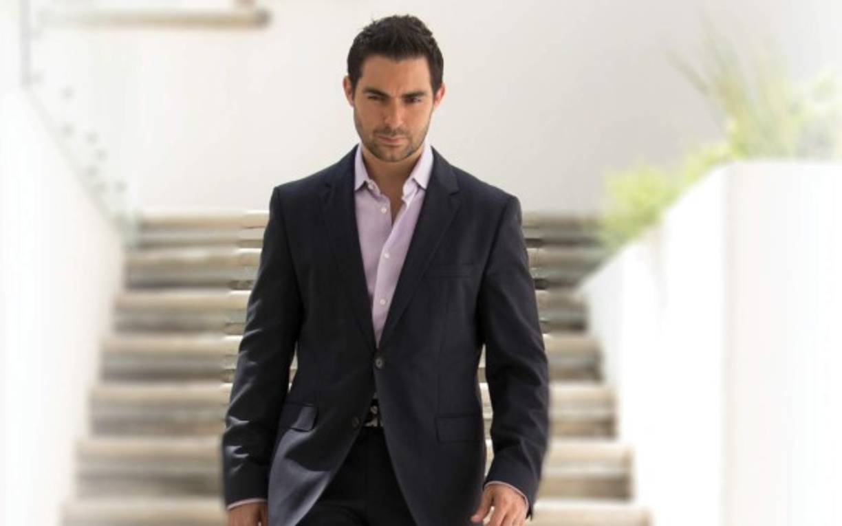 2. El actor y cantante mexicano Ernesto D'alessio se dio a conocer en los 90 formando parte del grupo de pop DKDA. Más tarde grabó una telenovela bajo el mismo nombre con los integrantes del grupo.