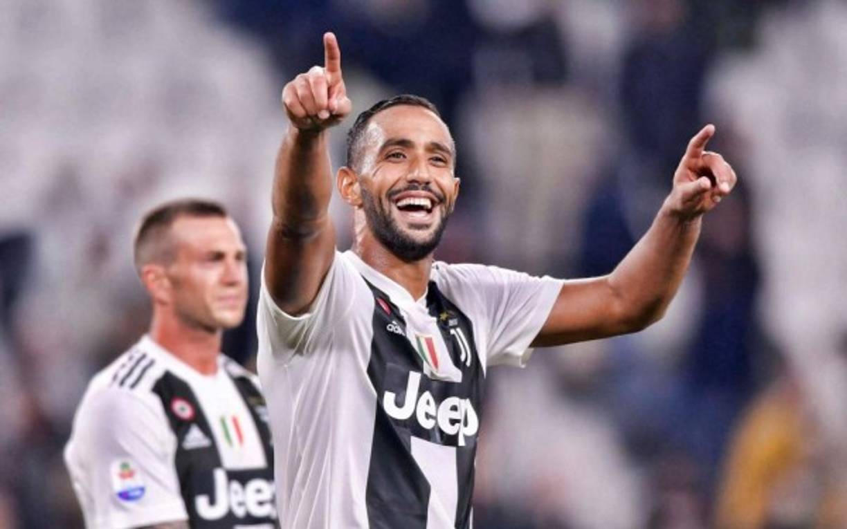 La Juventus anunció la venta de Medhi Benatia al club qatarí Al-Duhail por un mínimo de 8 millones de euros y un máximo de 10 millones en función de variables. La Juve sorprende de esta manera al sacar al zaguero central.