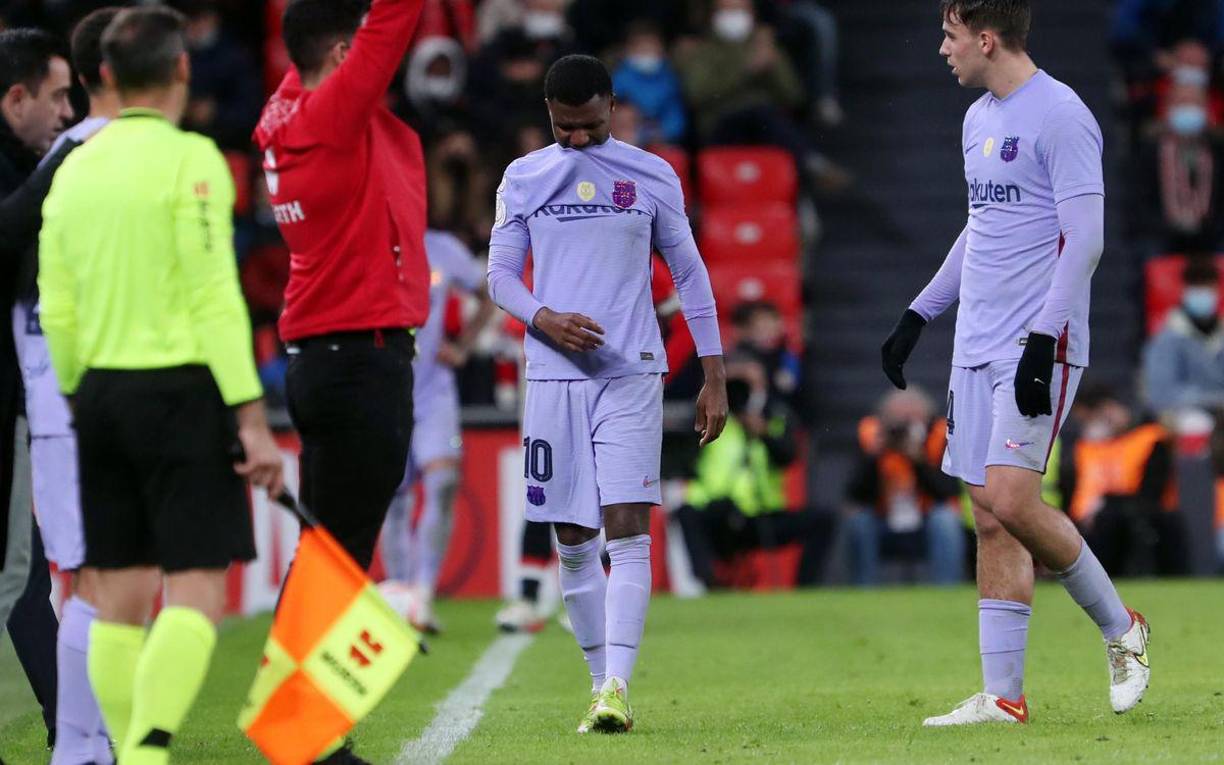 En el tiempo extra, Ansu Fati se retiró lesionado y lo hizo con un rostro muy triste.