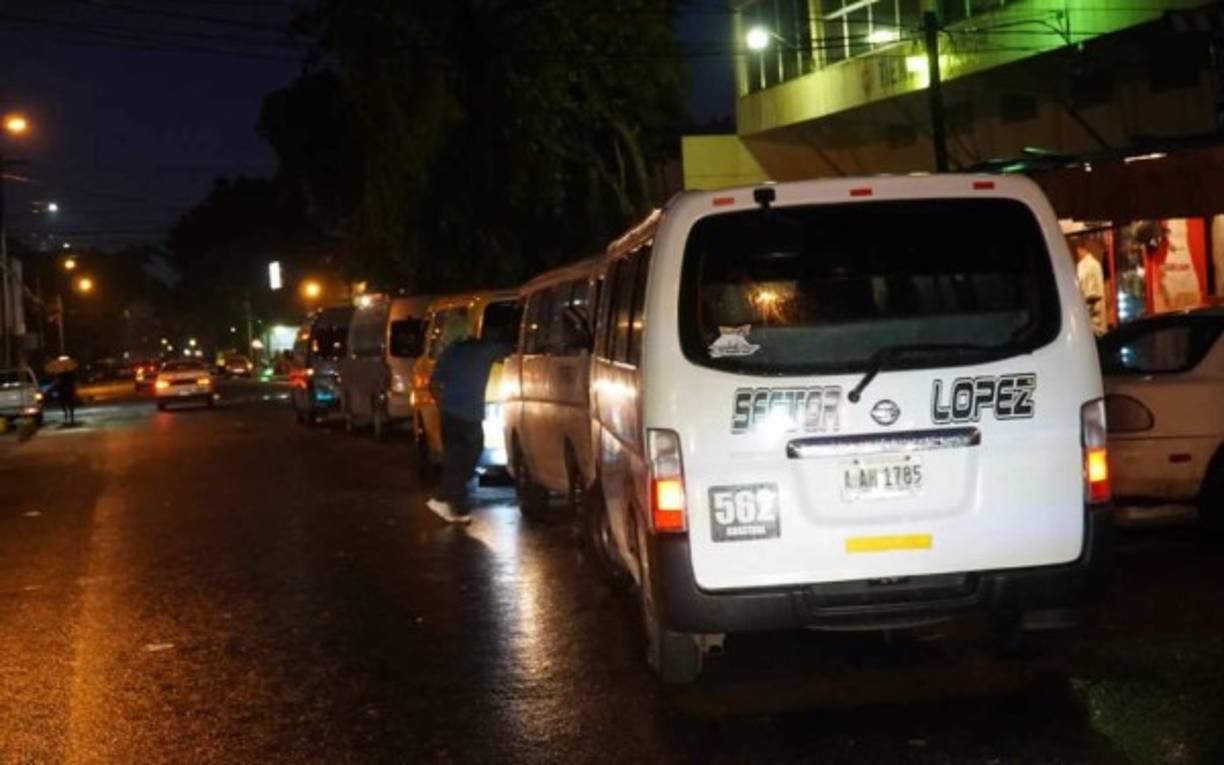 Como resultado de la ruptura del diálogo, los transportistas anunciaron marchas para mañana sábado.