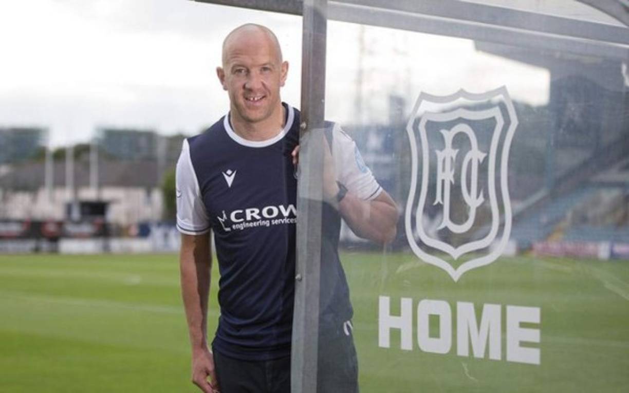 A sus 34 años de edad, el mediocampista Charlie Adam jugará en el Dundee, de la Championship escocesa.