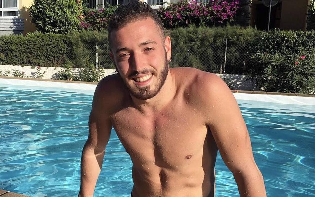 Carlos Peralta - El nadador español salió del armario como gay públicamente en junio de 2018 y un año después, a sus 25 años, decidió retirarse de la natación profesional.