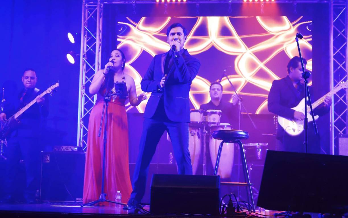  El artista hondureño Daniel Ochoa y su Orquesta se presentaron la noche del jueves en el auditorio del Centro Cultural Sampedrano (CCS) para deleitar con su extraordinaria música a todas las personas que se unieron a la campaña “Ayúdame a escuchar”, liderada por la Fundación Ruth Paz.