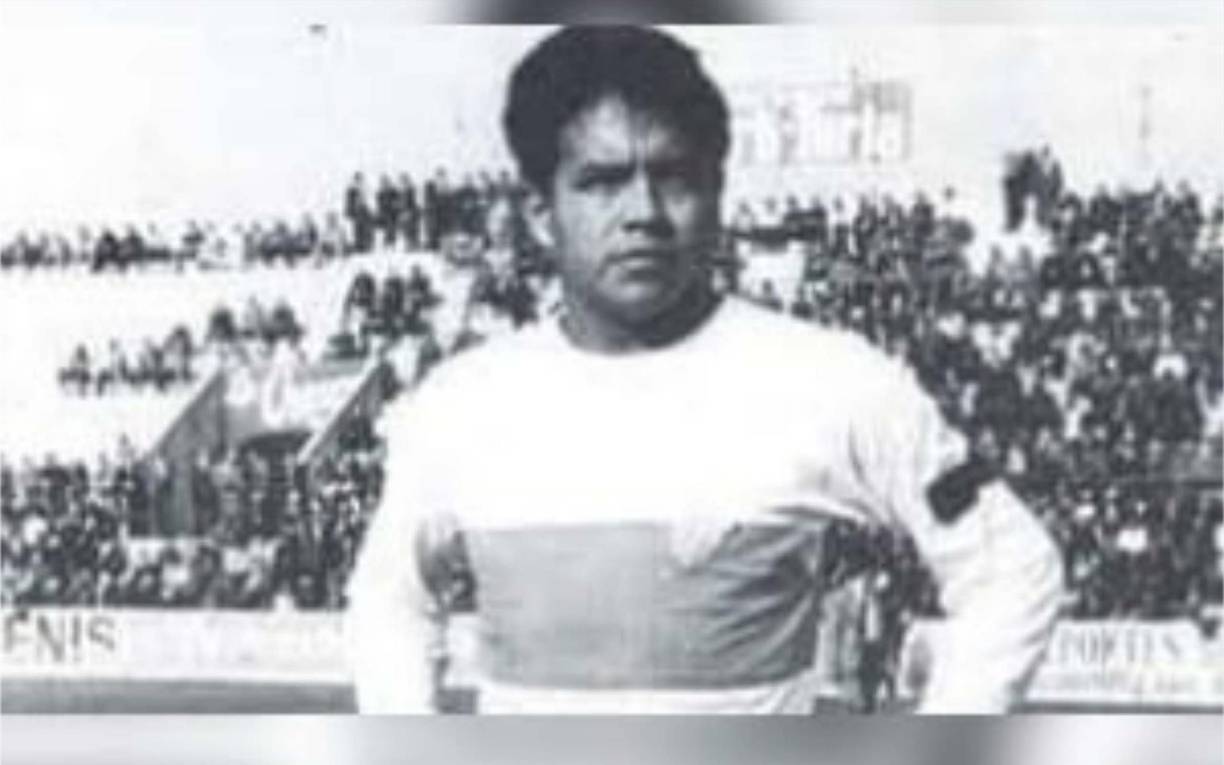 Enrique “La Coneja” Cardona: La Federación Internacional de Historia y Estadística de Fútbol lo considera como uno de los dos mejores delanteros de todos los tiempos en el balompié hondureño. Puso en alto el nombre de Honduras en el extranjero al militar en clubes como Atlético de Madrid, Elche y Lusitano. Murió en el 2013.