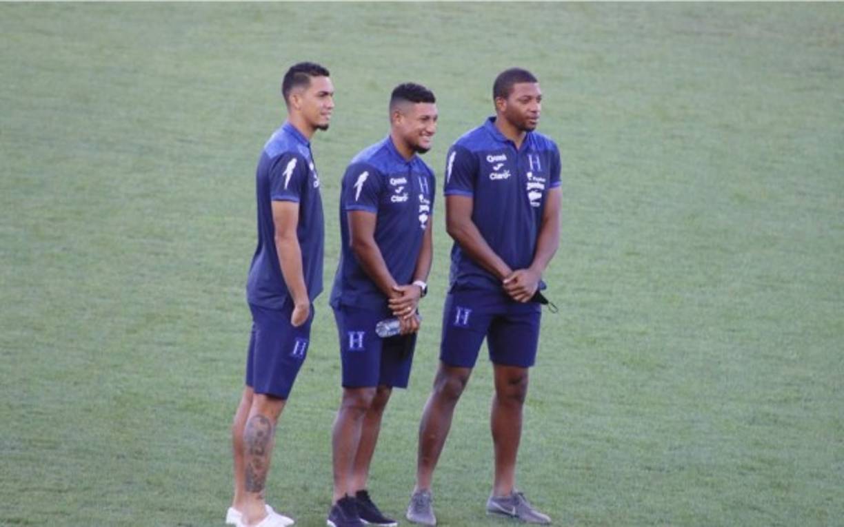 Allans Vargas, Bryan Acosta y Luis 'Buba' López posando para otra imagen.