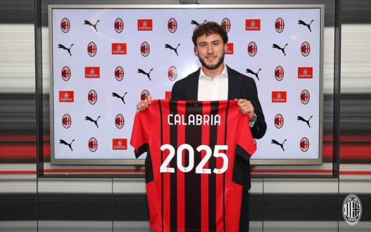 El AC Milan ha ampliado el contrato de Davide Calabria, el jugador actual de la plantilla con más apariciones (151). El contrato del defensa italiano expiraba en 2022, algo que se ha alargado hasta 2025. El central cobrará dos millones de euros más bonificaciones por temporada. Ha anotado cinco goles y repartido nueve asistencias desde que es jugador del primer equipo. <br/><br/>Foto - Twitter @ACMilan