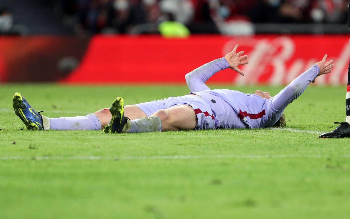 La furia de Frenkie de Jong tras quedar eliminados.