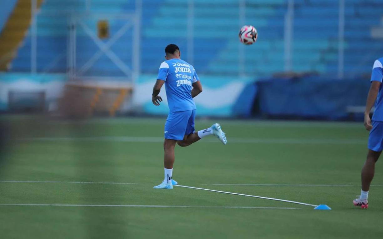 Los lujitos del ‘Bicho‘. Luis Palma se puso a dominar y dar toques con el balón en el entrenamiento de la ‘H‘.