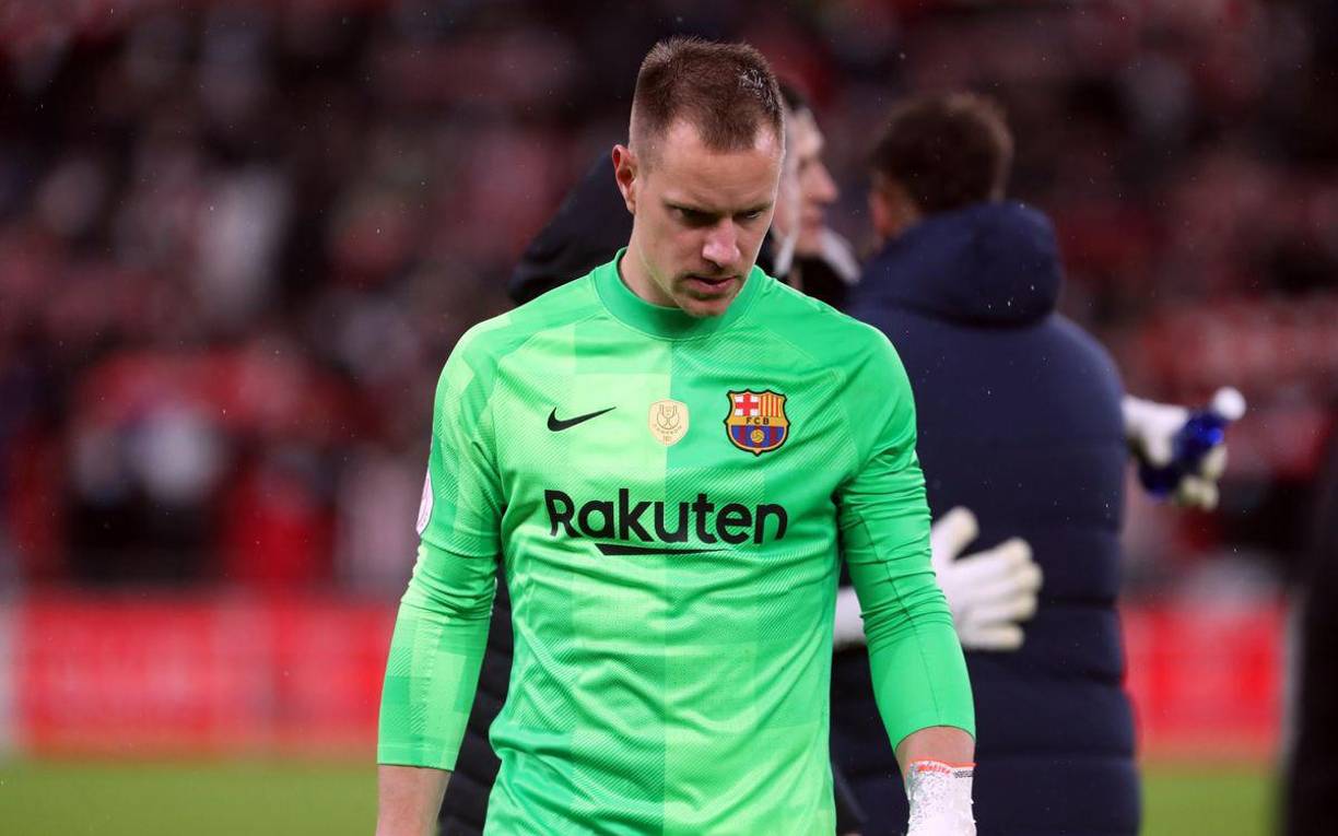 Marc-André ter Stegen se fue del campo cabizbajo por la eliminación del Barcelona.