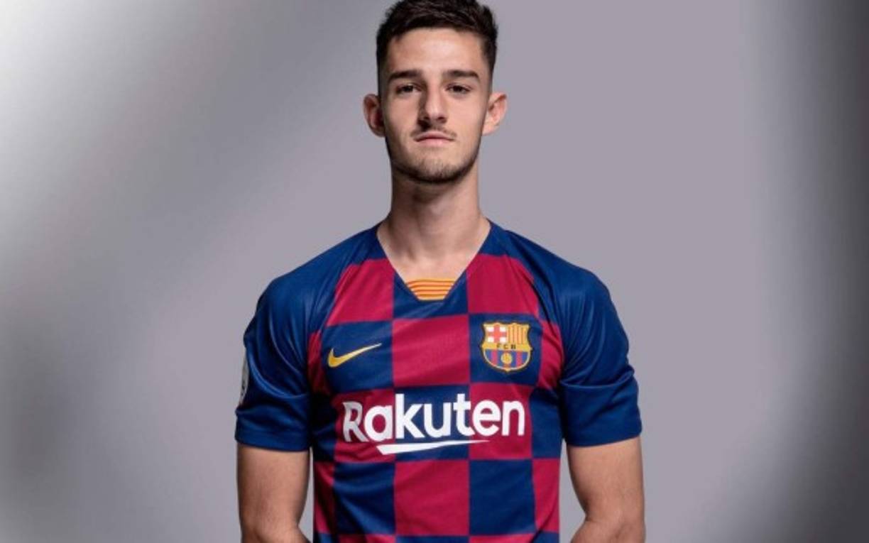 El Barça y la Juventus negocian por la salida del joven delantero Alejandro Marqués, que no ha querido renovar con los azulgrana y tiene una buena propuesta del equipo italiano. 'Tiene características del típico delantero para el fútbol italiano y estamos procediendo porque pensamos que puede ser bueno para ambos clubes”, dijo Fabio Paratici, director deportivo de la Juve.<br/>