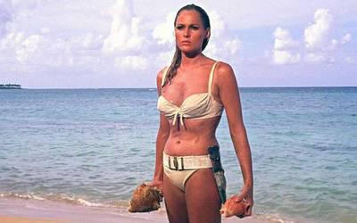 Años más tarde, las mujeres más famosas de la Era Dorada de Hollywood y las revistas de moda comenzaron a incluir el bikini en sus producciones y editoriales de moda. 