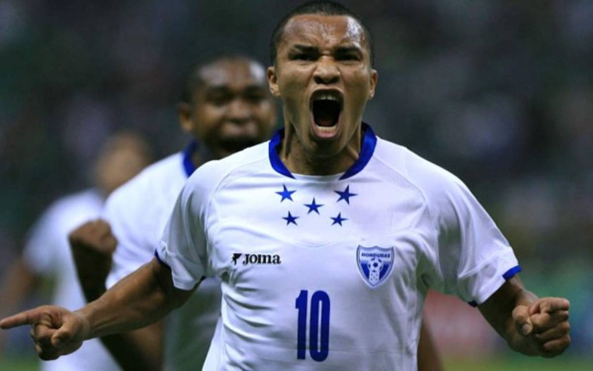 Hablar de Rambo de León es referirse a uno de los mejores futbolistas hondureños de la historia. Con la selección, fue partícipe de la eliminatorias rumbo a Corea-Japón 2002, Alemania 2006 y Sudáfrica 2010 incluyendo la Copa América 2001.