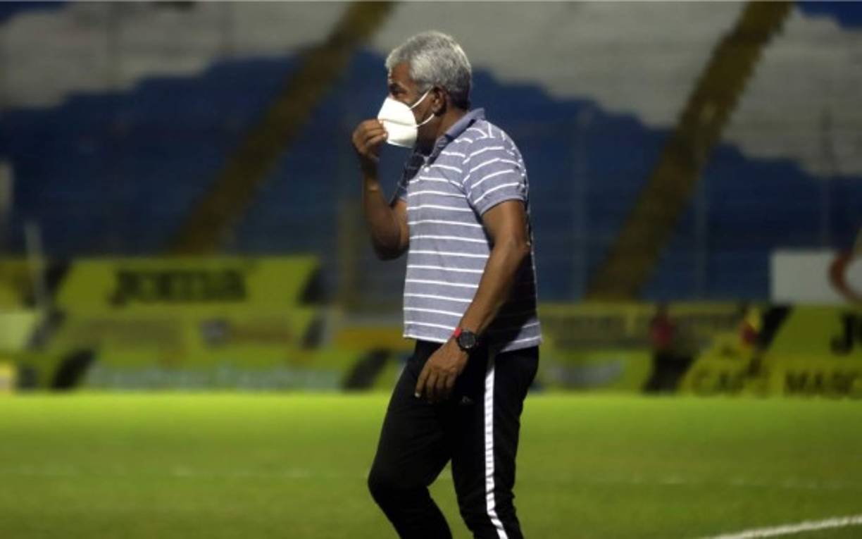 Héctor Castellón finalizó contrato con la Real Sociedad y asegura que no tiene “nada claro” sobre su futuro en el equipo de Tocoa. “Habría que hablar con la directiva para ver si hay acuerdo de trabajo. Normalmente la pretemporada se inicia a inicios de julio y ver el inicio del torneo que podría ser principios de agosto. Pero todo depende de la junta directiva. Yo estoy en mi casa tranquilo, preparando un viaje a México”, comentó.