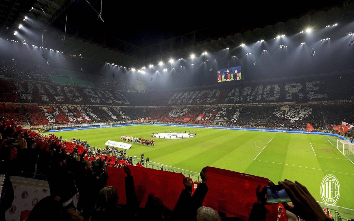 El espectacular mosaico que presentaron los aficionados del Milan en San Siro para el duelo ante Tottenham.