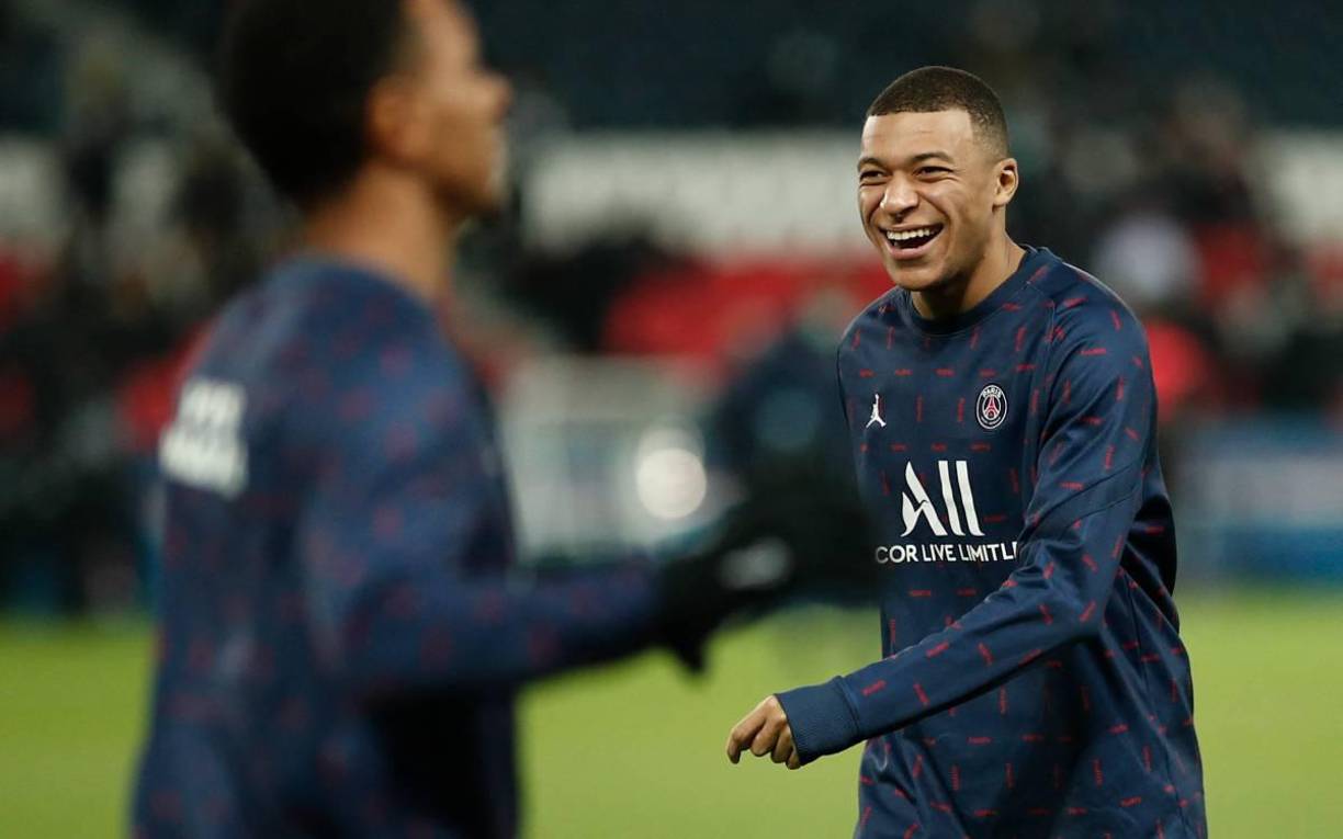 La publicación habla de que pese a haber conseguido retener al delantero, en contra de su voluntad, según L’Equipe, esta temporada ante las ofertas del Real Madrid, la realidad este curso y la poca estabilidad del vestuario no invitan a pensar en que Mbappé firmará la extensión de su contrato el próximo verano.