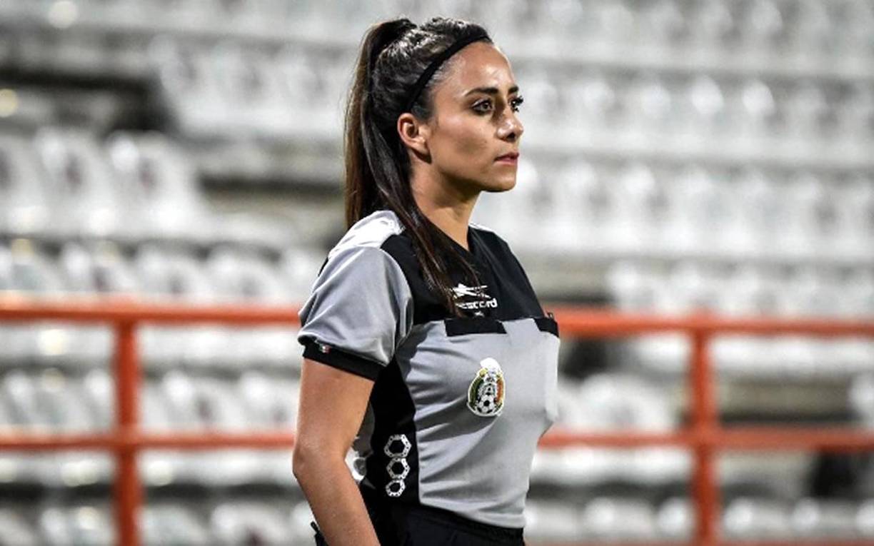 Así es Valeria Andrade, la árbitra vetada en México que causa sensación en las redes sociales.