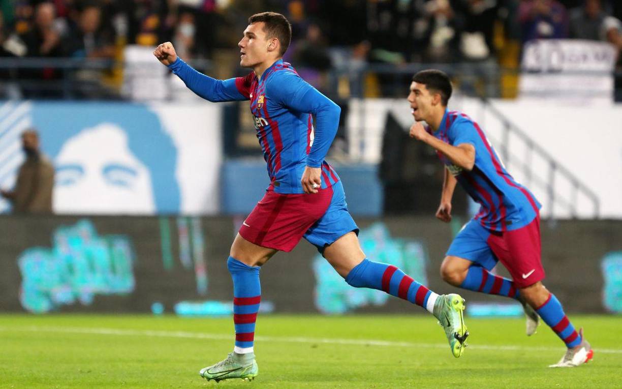 Ferran Jutlgà recogió el balón y marcó un golazo para abrir el marcador a favor del Barça.