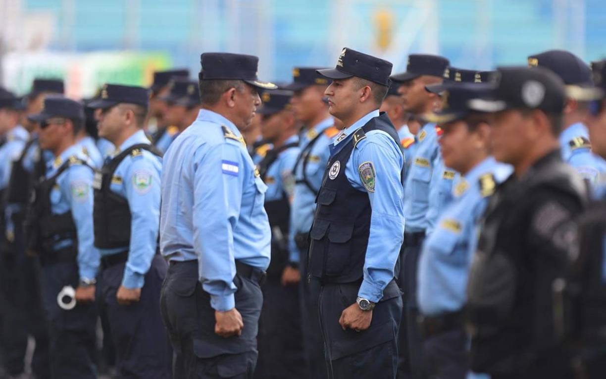 Para que el aficionado pueda llegar el estadio, tendrá que pasar por cinco anillos de seguridad comandados por la Policía Nacional de Honduras. Los efectivos policiales se encargarán de los cuidados en los alredores del recinto.