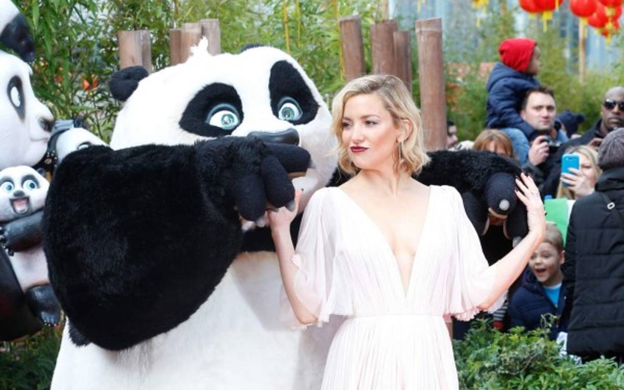 Kete combinó su vestido con un peinado sencillo y un maquillaje muy suave.