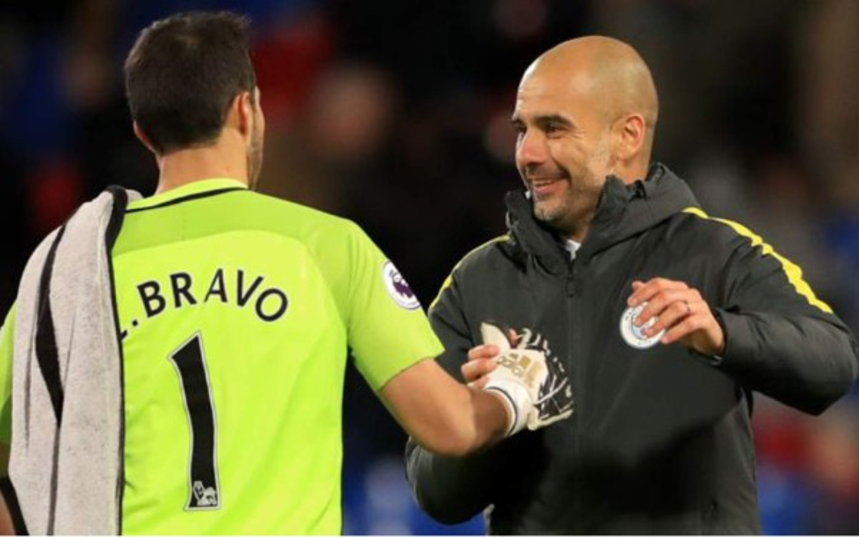 Pep Guardiola no cuenta con Claudio Bravo para el Manchester City y, de acuerdo al diario The Sun está a la espera de ofertas para traspasarle.