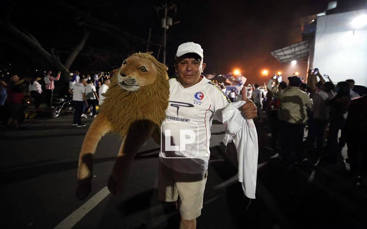Los aficionados del Olimpia llegaron en gran número al coloso capitalino.