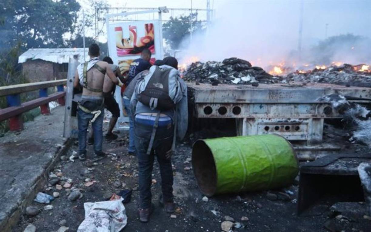 El Gobierno de Nicolás Maduro se niega a aceptar la ayuda humanitaria argumentando que se trata de un show político y que puede dar paso a una invasión de EEUU.