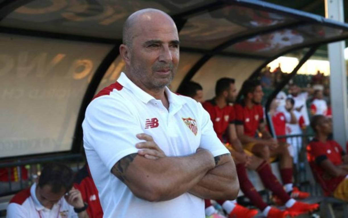 El Sevilla busca ampliar la renovación del contrato del argentino Jorge Sampaoli. El Barcelona según medios está interesado en sus servicios.