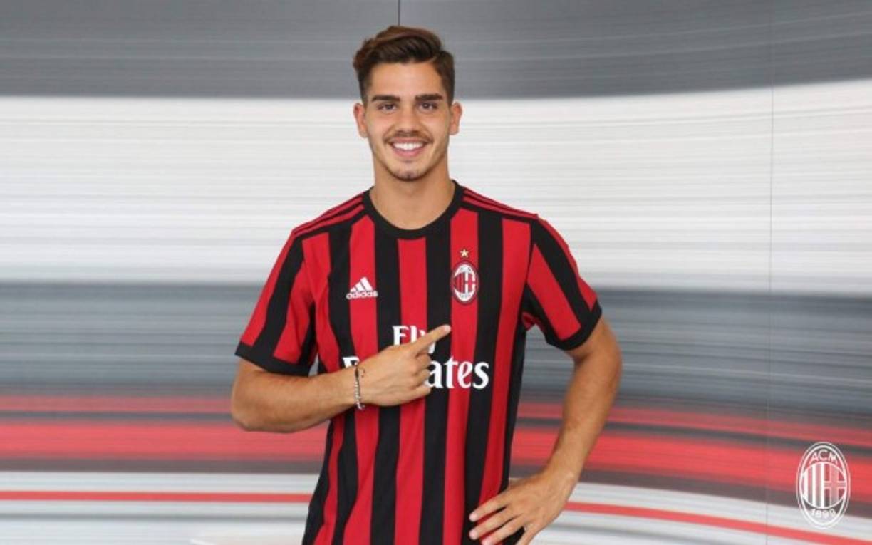 El AC Milan ha hecho oficial la llegada del delantero André Silva, quien llega procedente del Porto. El atacante en su momento fue pretendido hasta por Real Madrid a sugerencia de Cristiano Ronaldo.