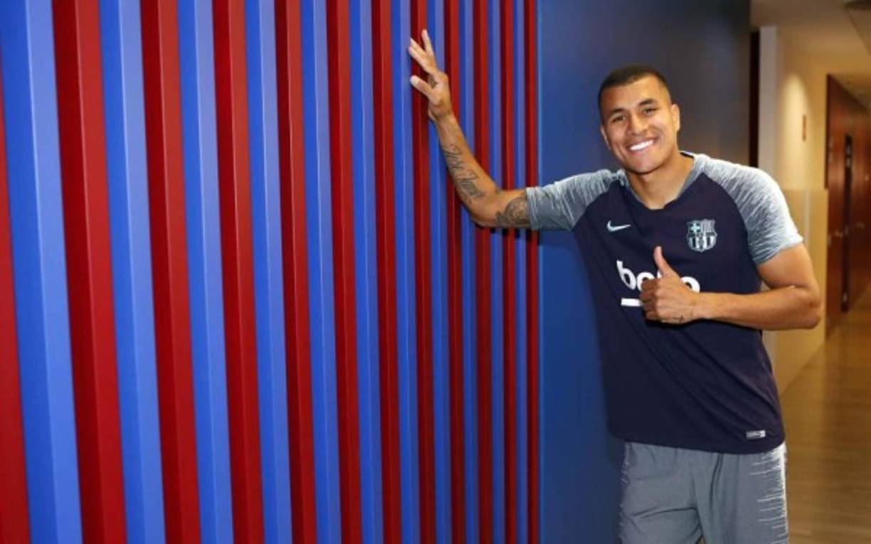 El central colombiano del Valencia, Jeison Murillo, jugará cedido en el Barcelona hasta el final de temporada, informaron este jueves ambos clubes. El acuerdo incluye una opción de compra por valor de 25 millones de euros, anunció el club azulgrana, al que las lesiones del francés Samuel Umtiti y el belga Thomas Vermaelen han obligado a buscar un refuerzo para el eje de la defensa.