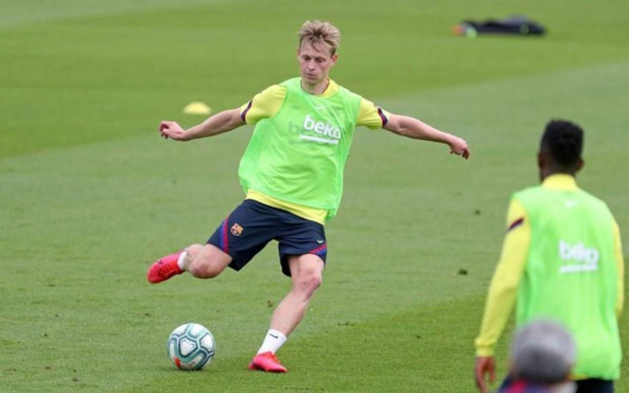 Frenkie de Jong - Otro jugador que no está en duda para la titularidad es el holandés. Acompañará a Busquets en la medular.
