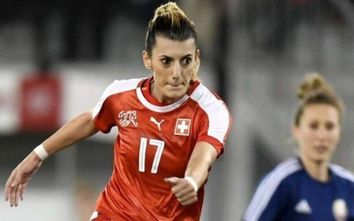 Ismaili, de ascendencia albanesa y nacida en Suiza, se encontraba de vacaciones en el Lago de Como junto a una amiga y había alquilado un barco. Su accidente se produjo cuando las dos chicas estaban regresando al puerto, a unos 100 metros de la tierra.