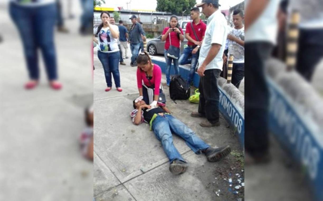 Entre los pasajeros que no resultaron con heridas quedaron en shock tras el accidente vial.