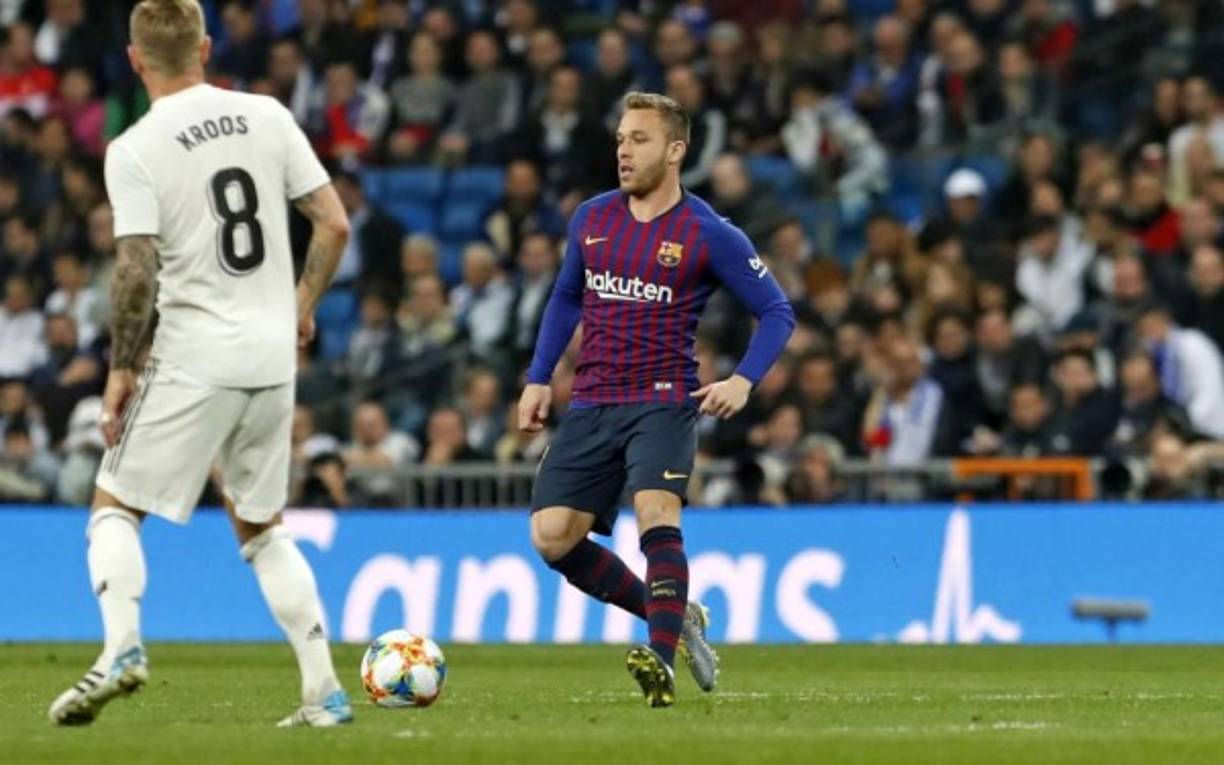 Otra de las novedades de Valverde será Arthur Melo. El futbolista brasileño ya se ha recuperado de su lesión y todo apunta a que tendrá unos minutos para ir cogiendo el ritmo competitivo, ocupando el puesto de Sergi Roberto.