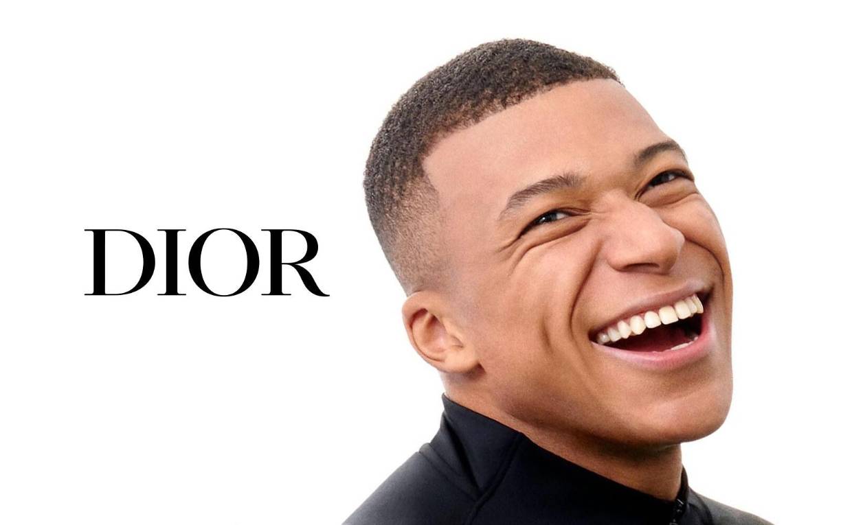 “El delantero estrella ahora prestará su imagen a las creaciones de Kim Jones, director artístico de las colecciones masculinas de Dior y al perfume Sauvage”, dijo Dior en un comunicado.